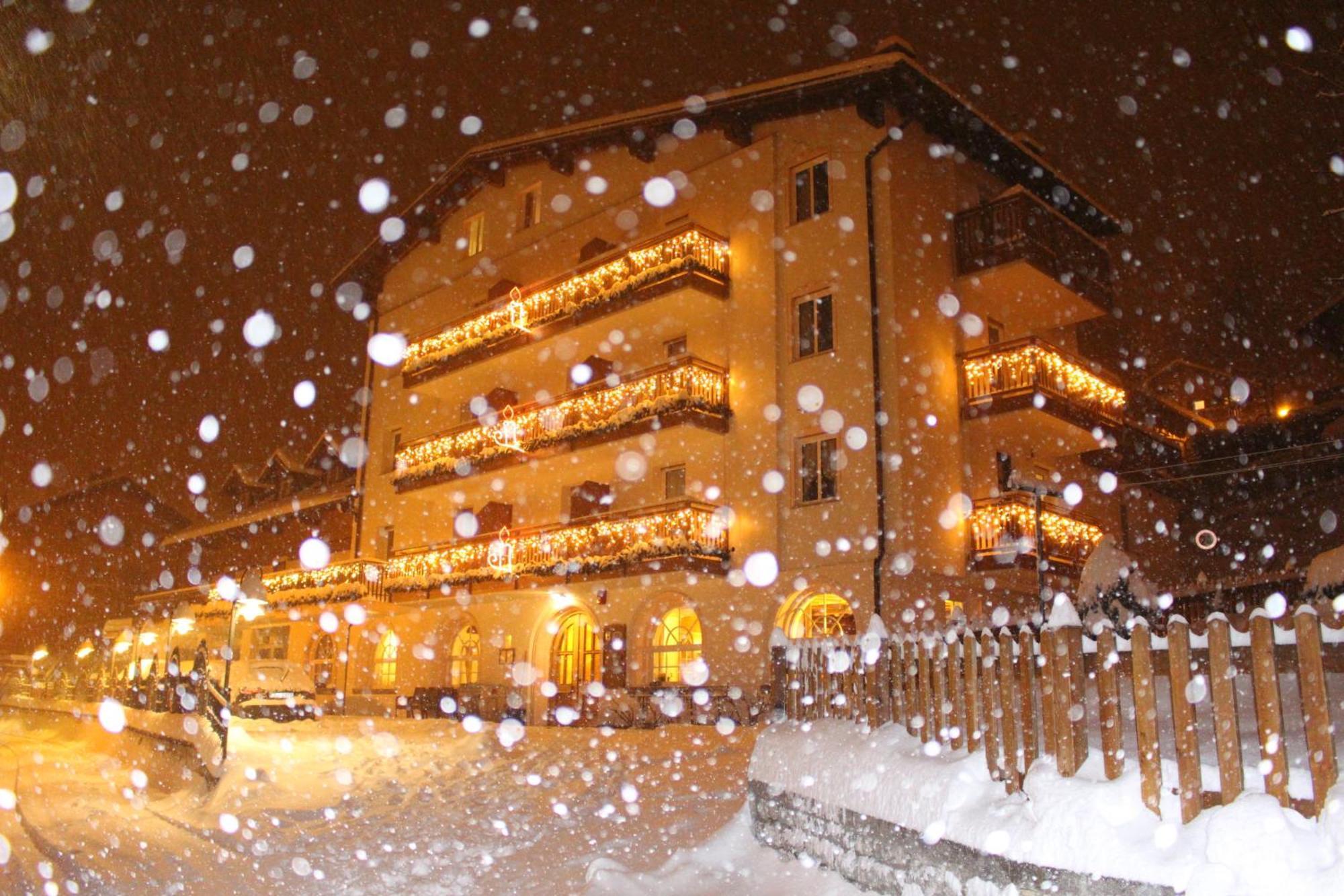 Hotel Rosalpina Folgaria Esterno foto